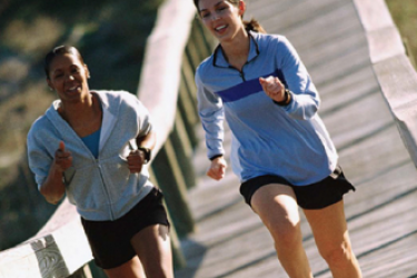 2 runners following the marathon training plan for beginners