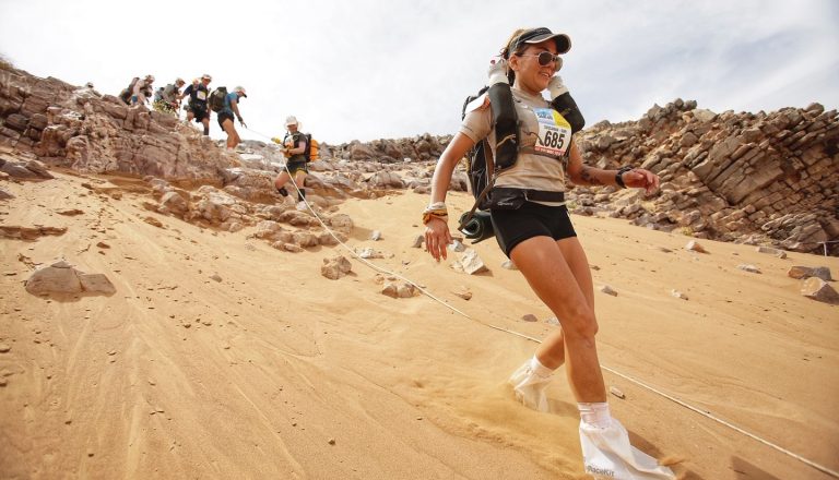SUSIE CHAN lady running in desert sand