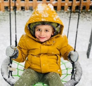 Lewis on the swing in the snow in Jan 2021