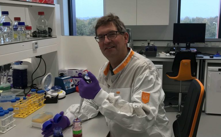 a researcher with a pipette Olaf Heidenreich 768x475