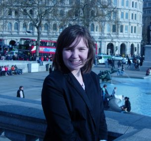 chloe in london red bus