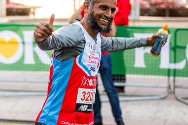 London Marathon 2021 runner with drinks bottle