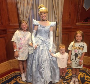 Sienna and siblings at disneyland