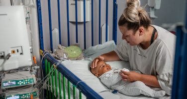 Amelia in hospital crib with mum