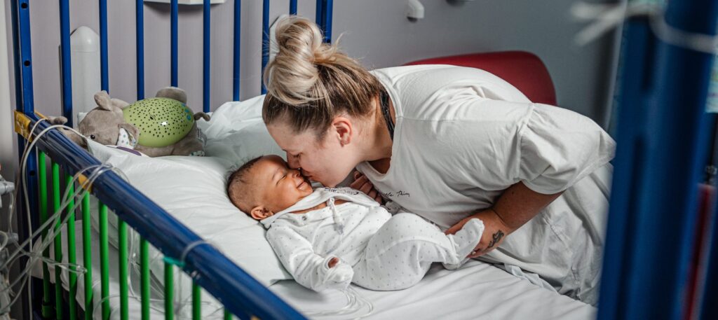 Mum kissing Amelia in hospital