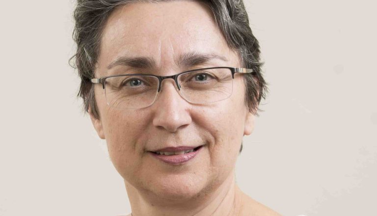 Catherine Metayer researcher lady with glasses V2