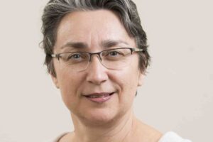 Catherine Metayer researcher lady with glasses V2