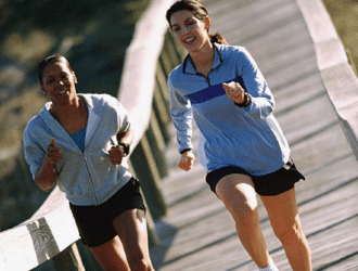 2 runners following the marathon training plan for beginners